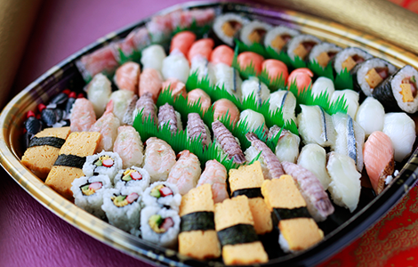 にぎり寿司の盛り合わせのご用命は横綱（河本食品）